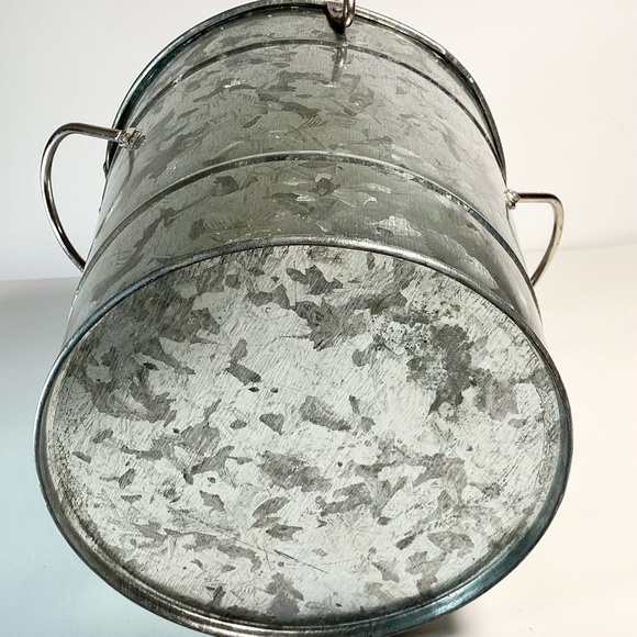 Galvanized Ice Bucket With Handles, Lid, Liner, And Scoop - Picture 10 of 14